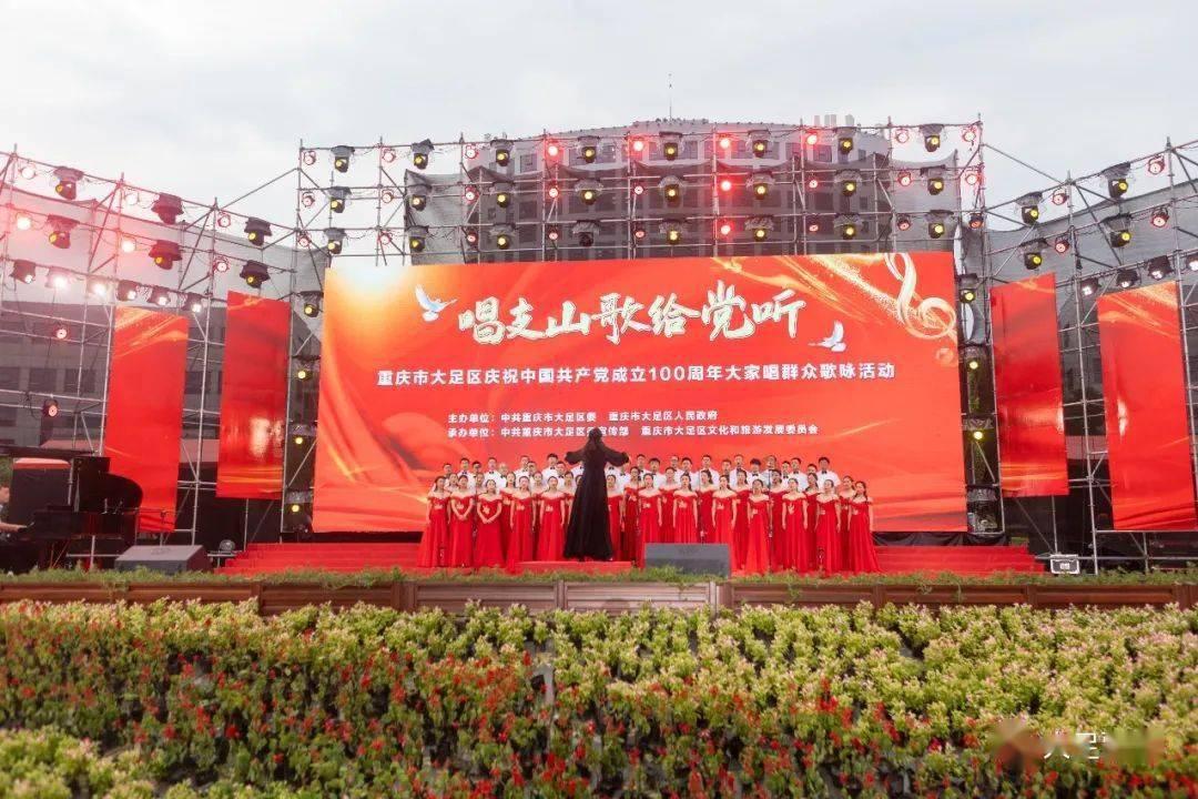“家庭贫困学子放心报考郑州大学，你的第一年学费我来出！”1月21日，张雪峰宣布将向郑州大学捐款300万元资助贫困新生。